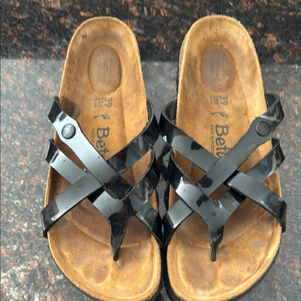 Betula by Birkenstock Vinha Black Patent Sandals L8